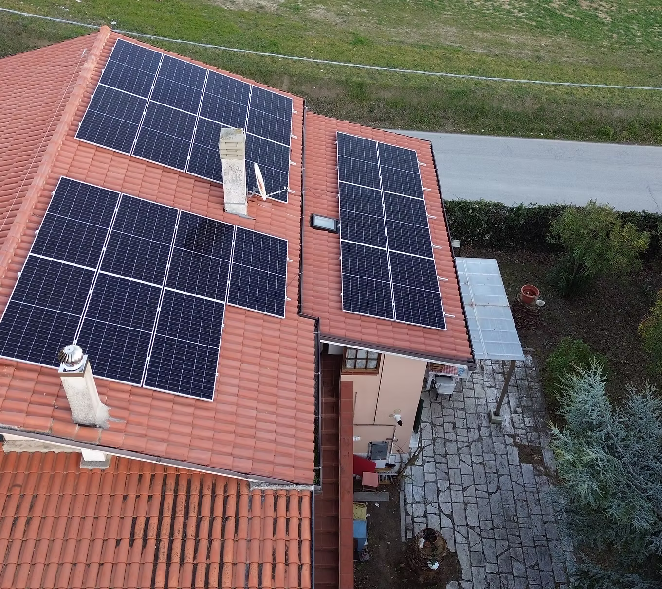 Impianto fotovoltaico da 11 kWp con accumulo da 15 kWh presso una struttura ricettiva